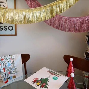 Ghirlanda di Frange Metalliche Dorate Eleganti da 6 Piedi per Eventi, Matrimoni, Feste e Celebrazioni di Compleanno - Vendita all'Ingrosso - Product Image 3