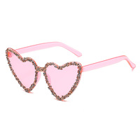 Lunettes de soleil d'amour couleur bonbon Lunettes sans cadre cœur de pêche européennes et américaines connectées pièces océaniques diamant cassé chanté
