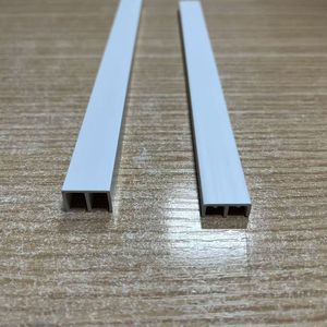 Rail de guidage en <span class=keywords><strong>PVC</strong></span> rigide extrudé sur mesure en forme de <span class=keywords><strong>double</strong></span> <span class=keywords><strong>U</strong></span> ou canal en E pour systèmes de portes coulissantes en verre - Product Image 3