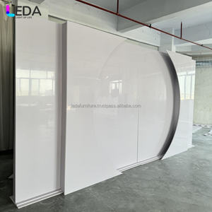 ฉากหลังงานแต่งงานอะคริลิคสีขาวขนาดใหญ่ทันสมัยของ LEDA สำหรับงานในร่ม/กลางแจ้งและงานนิทรรศการ - Product Image 4