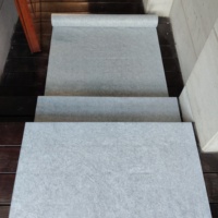 Protecteur de sol en feutre auto-adhésif en plastique moderne anti-poussière pour la rénovation de carrelage de salon et les déménagements