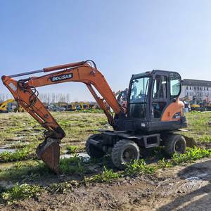 Excavadora de ruedas Doosan DX60W-9C usada con pintura original, excavadora hidráulica mini de 6 toneladas en buen estado a bajo precio. - Product Image 1