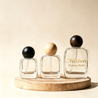 Vente en gros de flacons de parfum en verre exquis de 30 ml, 50 ml, 100 ml avec pulvérisateur à pompe à sertir, bouchon en bois, boîte cadeau personnalisée