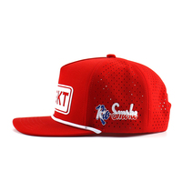 Casquette Snapback personnalisée en gros à 5 panneaux avec logo en patch de caoutchouc et cordon, Casquette Hip Hop à visière plate, Casquette perforée à découpe laser