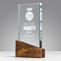 Gravure personnalisée Crystal Glass Award Trophée Base en bois Trophée en cristal MH-NJ00704