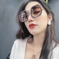 Fournisseur d'or Vente en gros Oem de luxe surdimensionné irrégulier rond dégradé été Uv 400 protection nuances lunettes de soleil pour femmes