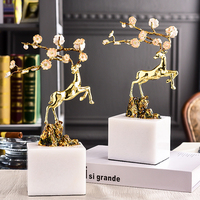 Sculpture de cerf de luxe en métal, base en marbre, décoration de bureau, statue d'art personnalisée, décoration intérieure, cadeaux, vente en gros directe d'usine