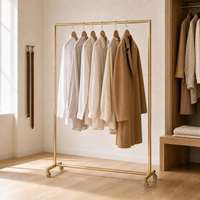 Porte-vêtements en or brossé, cadre carré en tube doré avec roulettes pivotantes, présentoir à vêtements, fabrication OEM