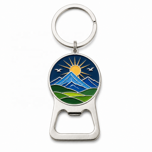 Porte-clés décapsuleur personnalisé, design randonnée en montagne et camping, cadeau pour les amateurs de plein air, vente en gros, décapsuleur porte-clés en émail souple - Product Image 2