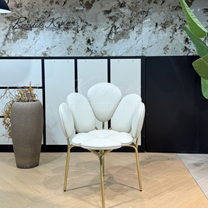 Silla de Comedor de Metal de Lujo con Brazos, Diseño Nórdico Creativo de Keynes, Tapizada en Terciopelo, para Bodas y Banquetes - Product Image 5