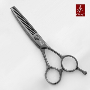 Ciseaux de coiffure <span class=keywords><strong>CF</strong></span>-630BK, ciseaux de coiffure professionnels, ciseaux de barbier pour salon, couleur noire, CNC CHENG OEM YONGHE - Product Image 5