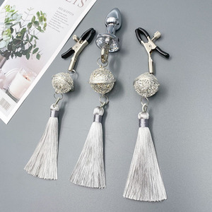 Tassel Bell Fun Clip de pecho femenino Flirting Labial Clip <span class=keywords><strong>Anal</strong></span> Plug Cute Nipple para mujeres Sm Abrazadera de metal con borlas Juguetes sexuales - Product Image 2