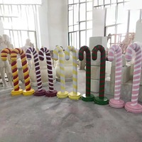 Sculpture géante en résine de fibre de verre en forme de canne à sucre et de sucette pour fête de Noël, Trio de cannes à sucre tourbillonnantes à la menthe