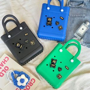 Accessoires de <span class=keywords><strong>d</strong></span>écoration pour chaussures : Boucles <span class=keywords><strong>d</strong></span>écoratives en forme de fleur pour chaussures en EVA, motif <span class=keywords><strong>ours</strong></span> noir et <span class=keywords><strong>or</strong></span> de dessin animé mignon, à trous amovibles, pour DIY - Product Image 3