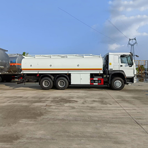 Camion-citerne à carburant diesel Sinotruk Howo neuf 6x4, capacité de 20 000 litres - Product Image 3