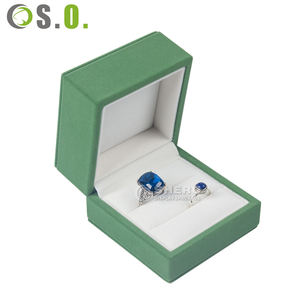 Estuche de Joyería Curvo de Gamuza Suave de Lujo Shero, Color y Tamaño Personalizables para Exhibición de Anillos, Colgantes y Pendientes - Product Image 6