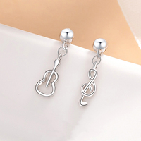 E185 Boucles d'oreilles pendantes pour guitare asymétrique punk mignonne avec note musicale en zircon pour filles bijoux de mode pour femmes