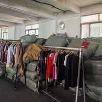 Liquidation de stock de vêtements neufs 2026 : Lot mixte de vêtements pour enfants et femmes en gros