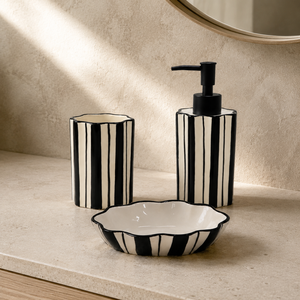 Ensemble d'accessoires de salle de bain en céramique rayé noir et blanc, design à bord festonné, distributeur de lotion, porte-savon, gobelet, trois pièces - Product Image 2