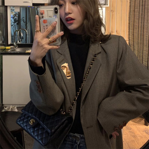 Venta caliente moda nueva llamada una y otra vez media cara máscara Pin broche - Product Image 4