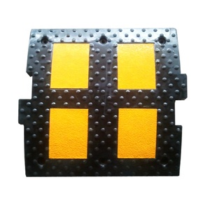 สิ่งกีดขวางความปลอดภัยบนถนนโรงงานพร้อมแถบสะท้อนแสงสีเหลือง - Product Image 1
