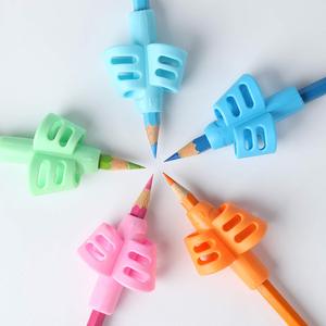 Supporto per la scrittura a tre dita per bambini, correttore per la presa della <span class=keywords><strong>penna</strong></span> per la scrittura a mano dei bambini - Product Image 2