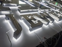 Lettres en relief LED personnalisées avec source de lumière 3D pour enseigne de magasin, publicité de logo d'entreprise en extérieur, lettres rétroéclairées LED