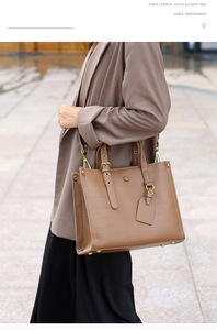 Sac à bandoulière élégant et imperméable pour femme Bellmont, motif crocodile. Contactez-moi pour la vente en gros. Sacs DIY personnalisables de qualité supérieure 5A. - Product Image 5