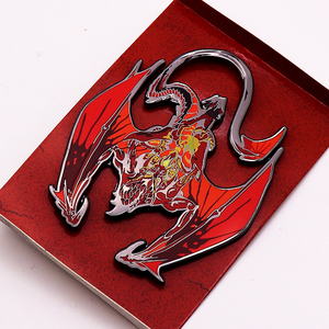 Épinglette en métal émaillé personnalisée sans MOQ, motif Dragon Wyvern Mythique Lumineux, finition Gunmetal, fabrication usine - Product Image 1