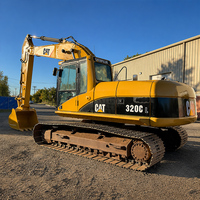 Excavatrice CAT 320 d'occasion pour travaux de terrassement, construction routière, creusement de fossés, chargement de camions et assistance en carrière