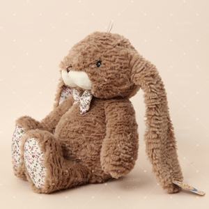 Le jouet en peluche lapin populaire avec de longues oreilles et des pieds à motifs floraux en cadeau Options personnalisées par des méthodes artisanales - Product Image 3