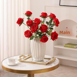Per Uso di Emergenza: Composizione Floreale Artificiale a Cascata di Rose in Velluto Rosso, Regalo per San Valentino e Matrimoni - Product Image 4