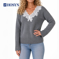 Pull élégant gris à col en V pour femme, avec bordure en dentelle blanche raffinée et ourlet côtelé confortable, pull d'hiver doux à manches longues OEM/ODM
