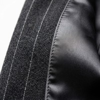 Traje de dos piezas plisado de cintura alta con rayas de lana para hombre, OEM, personalizado, con solapa ancha, estilo parisino, color carbón, MOQ50