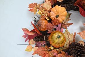 Corona Decorativa de Otoño de 24 Pulgadas de Buena Calidad, Corona de Piñas para Puerta, Decoración para el Hogar - Product Image 3