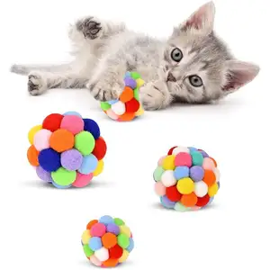 Vente en gros de boules de clochette colorées et souples intégrées, boules de jouets interactifs pour chats d'intérieur