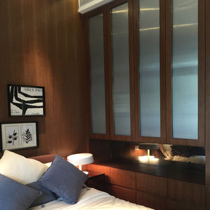 Guardaroba in legno dal pavimento al soffitto | Estetica moderna senza soluzione di continuità - Product Image 5