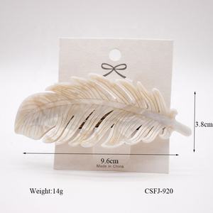 YIYI Style français <span class=keywords><strong>plume</strong></span> acrylique pinces à <span class=keywords><strong>cheveux</strong></span> feuille forme acétate grande <span class=keywords><strong>barrette</strong></span> pour les femmes - Product Image 2