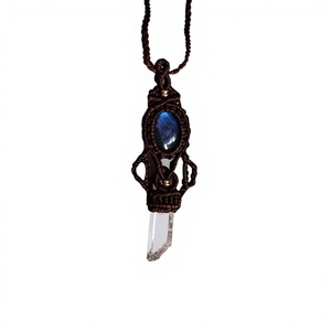 Collar de Macramé Hecho a Mano con Colgante de Cristal y Bisel de Piedra Azul, Estilo Boho, Unisex, Ajustable para Uso Diario - Product Image 1