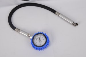 Car tire pressure gauge with copper valve and rubber tube the tire pressure gauge <b>can</b> release <b>air</b> 9803 - Product Image 3
