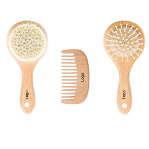 Ensemble <span class=keywords><strong>de</strong></span> brosses à cheveux pour bébé en bois avec poils <span class=keywords><strong>de</strong></span> chèvre naturels extra-doux, manche en bois <span class=keywords><strong>de</strong></span> hêtre, massage doux du cuir chevelu et <span class=keywords><strong>peigne</strong></span> anti-croûtes <span class=keywords><strong>de</strong></span> <span class=keywords><strong>lait</strong></span> - Product Image 1