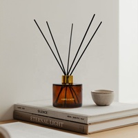Bouteille de diffuseur de parfum en verre rond ambré de luxe vide de 150 ml avec couvercle doré à vis et bâtonnets