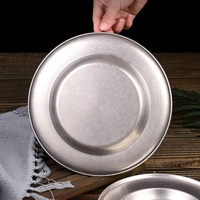 Vente en gros de plateaux ronds argentés de 26cm assiette décorative coréenne en acier inoxydable pour banquets de mariage et hôtels