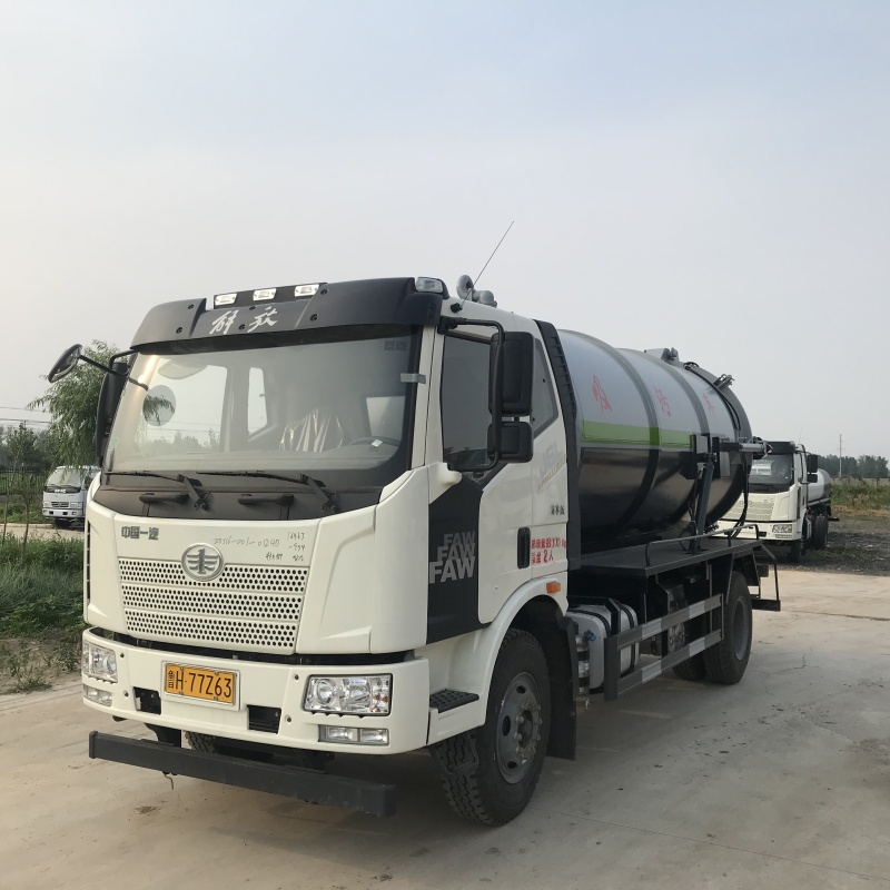 Large Customizable Sewage Suction Truck 4 * 2 Drive Sewer Pipe Cleaning Truck.