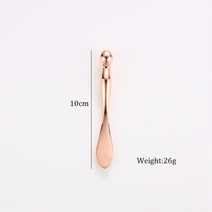 Emballage avec logo personnalisé outil de soin de la peau cuillère pour le visage en métal cuillère cosmétique applicateur de crème spatules cosmétiques - Product Image 4