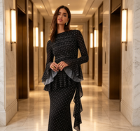 Robe de soirée longue sirène irrégulière en maille noire à pois avec taille froncée et manches évasées à volants pour femme