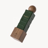 Flacon de parfum en verre personnalisé de 100 ml au design unique avec bouchon rond en bois, décanter de parfum sur base en bois pour présentation à domicile