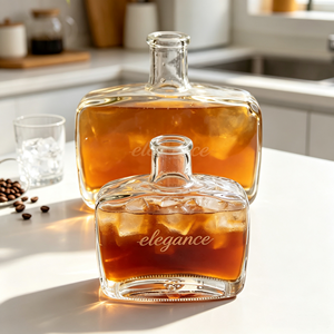 Bouteille en verre Super Flint de 100 ml pour la préparation de <span class=keywords><strong>café</strong></span> froid, <span class=keywords><strong>liqueur</strong></span> ou spiritueux, avec bec verseur étroit et bande de maintien en silicone - Product Image 2