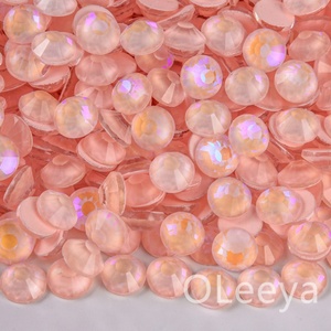 Strass en cristal lumineux AB à dos plat non thermocollant Oleeya en gros, tailles SS6-SS30, pour ongles - Product Image 2