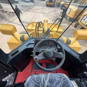 Chargeuse sur pneus Komatsu WA380 d'occasion, de taille moyenne, fabriquée au Japon. 17 tonnes, 90% neuve. - Product Image 3